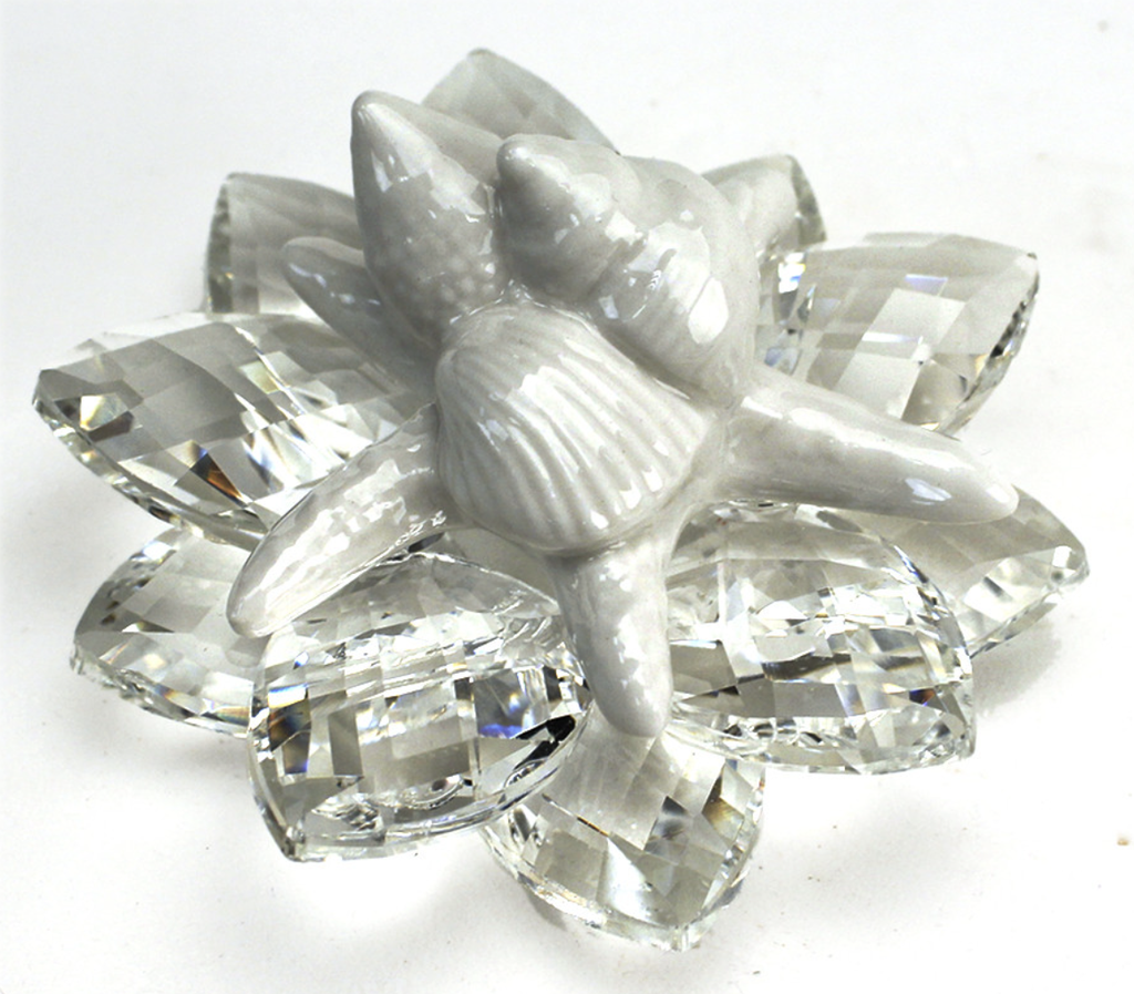 Fermacarte Fiore in Cristallo Stella Marina con Conchiglie adagiate  tema Mare