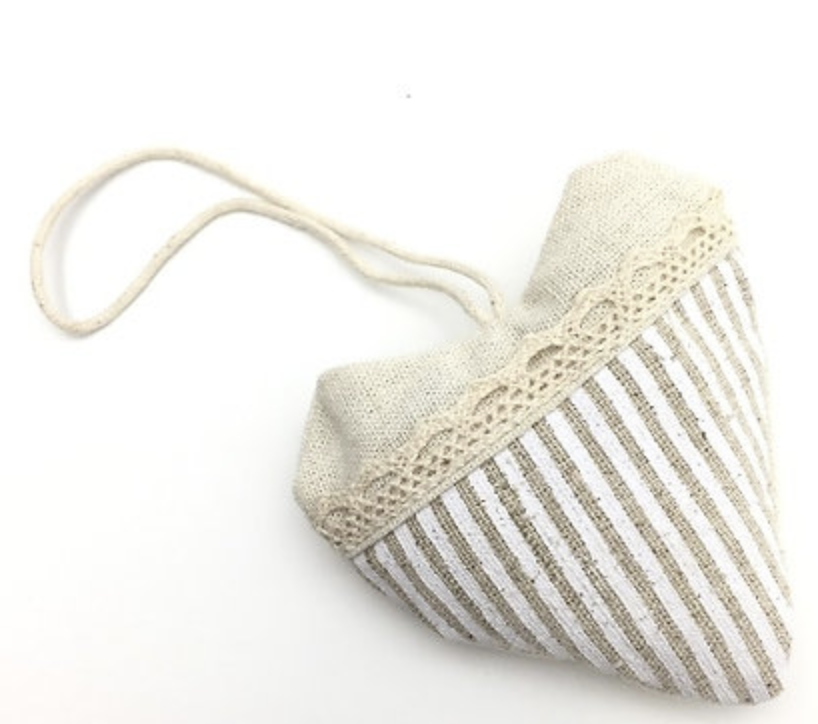 CUORE STOFFA PORTACONFETTI CON MERLETTO 10X10