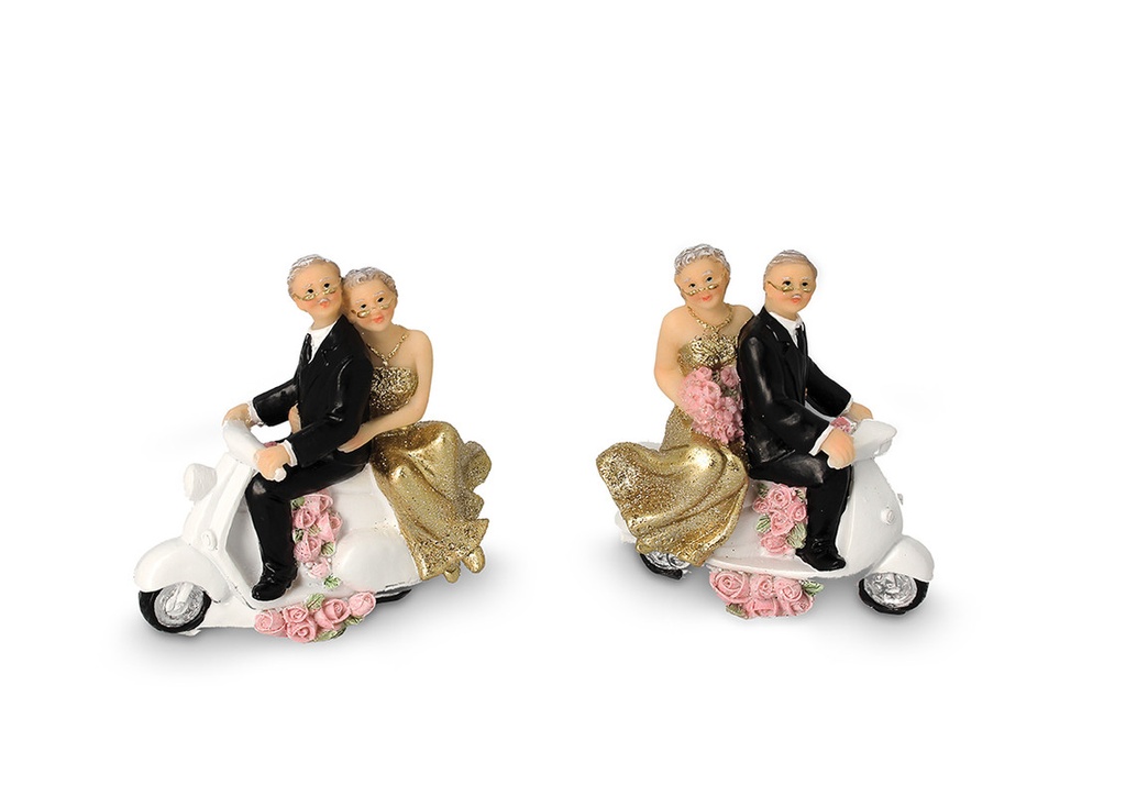 COPPIA IN VESPA CINQUANTESIMO ANNIVERSARIO MATRIMONIO